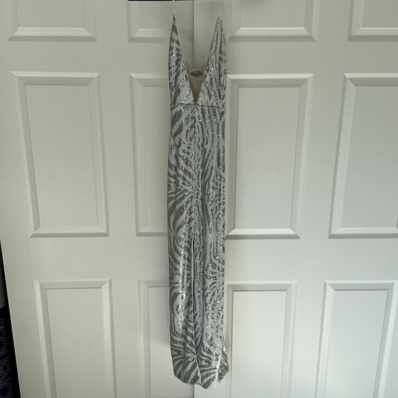 Elegant gown - Picture 7 of 7